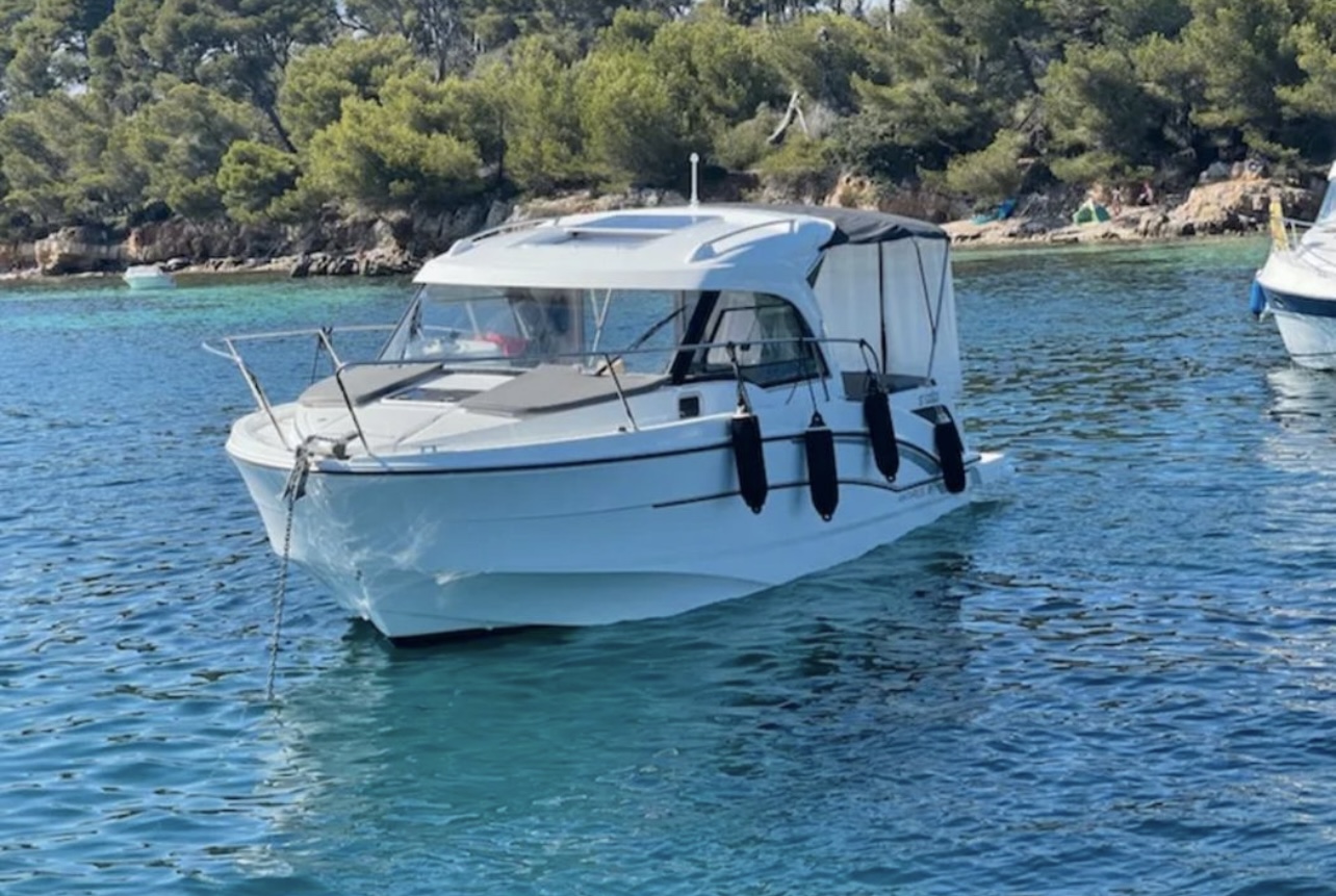 slider 0 Beneteau Antares 8 OB